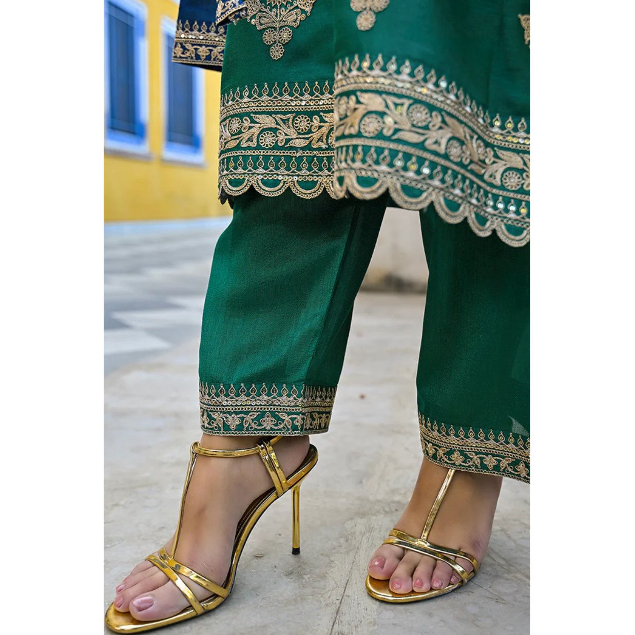 Green Silk Blend Solid Embroidered Straight Suit Set