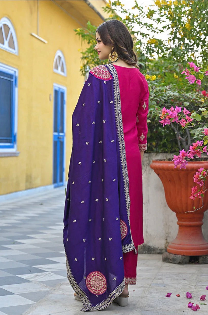 Pink Silk Blend Solid Embroidered Kurta Set